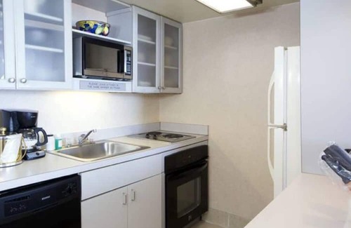 Northeast Virginia Beach Resort | Four Sails Resort Oceanfront condo with 2 Oceanfront Balconies