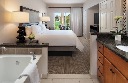 Palm Desert Condo | 2-bedroom condo in marvelous Palm Desert with AC, WiFi, fitness room