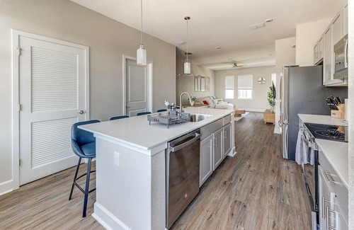 Tampa House | Stylish Midtown 3 Bedroom 4 Bathroom Pvt Garage, Family & Group Ready