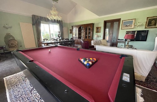 Mosciano Sant'Angelo Bed & Breakfast | 10 minutes from the sea. Villa with swimming pool, hot tub and relaxation room.