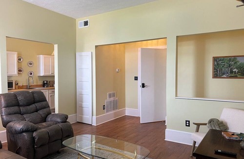 Ashtabula Apartment | Charming 1-bedroom apartment with AC, WiFi on Bridge Street