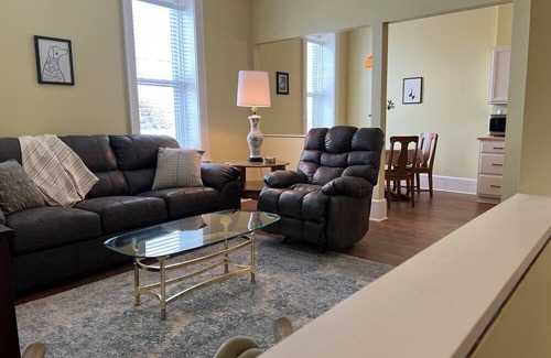 Ashtabula Apartment | Charming 1-bedroom apartment with AC, WiFi on Bridge Street