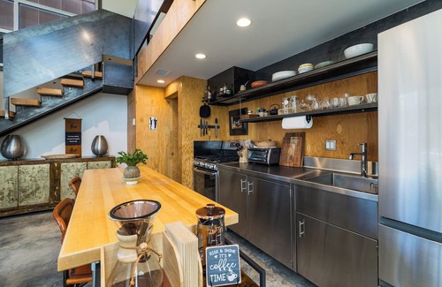 Santa Fe House | Sunny Open Home by Cafecito in Baca Railyard