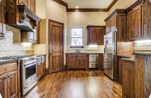 Van Zandt County House | Premier country house with top amenities in Ben Wheeler near Canton Trade Days