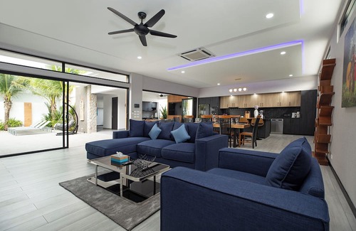 Rawai Villa | Stunning 4 bedrooms pool villa at Rawai