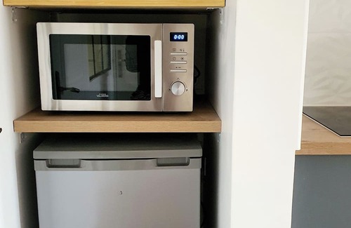 Saint-Genis-Laval Apartment | Quiet, detached T2 apartment/10 min from Lyon Centre/Private car park/Terrace