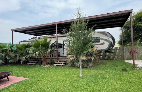 Port Lavaca House | Bunk House RV-bedroom RV in fantastic Port O'Connor TX with AC