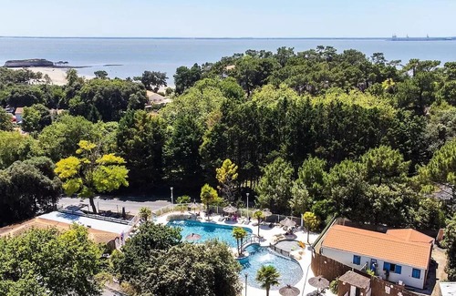 Meschers-sur-Gironde Ski Chalet | Chalet 58m² - 3 bedrooms - 2 bathrooms - covered terrace + Air conditioning + TV + LV + oven* 6 people