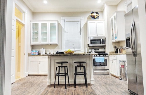 Washington Ave./ Memorial Park Cottage | Charming 2-bedroom cottage with WiFi, AC in amazing Houston