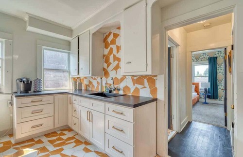 Hosford-Abernethy Apartment | Warhol Suite ~ Art Deco Apartment ~ 92 WalkScore