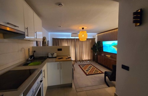Los Cristianos Apartment | Stylish 1 Bed Apartment. Los Cristianos. Sleeps 4. 2 Pools. Air-con. Free WIFI.