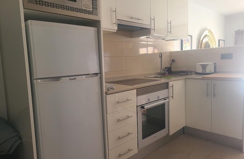Los Cristianos Apartment | Stylish 1 Bed Apartment. Los Cristianos. Sleeps 4. 2 Pools. Air-con. Free WIFI.