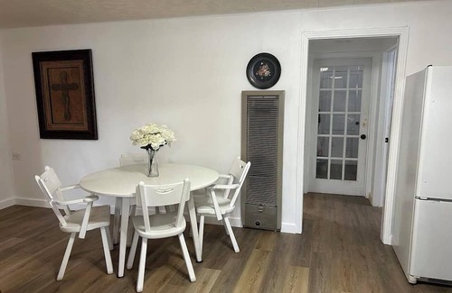 Barksdale House | The Nueces River Retreat - Gathering House
