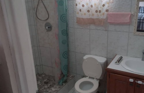 Castries House | Come Enjoy a stay at Mathew's Hideaway, 10 minute walk to Castries.