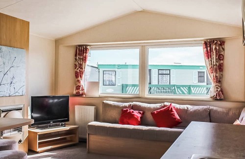 New Romney House | Introducing the Willerby Aurora, a 3-bedroom caravan designed with your comfort in mind.