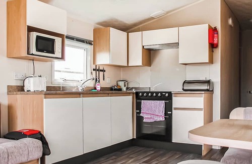 New Romney House | Introducing the Willerby Aurora, a 3-bedroom caravan designed with your comfort in mind.