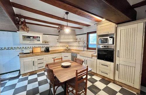 Biar House | House in the center of town with all amenities.