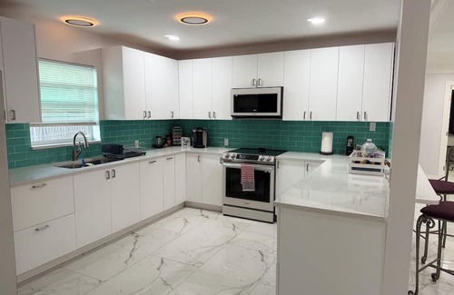Lake Worth Corridor Resort | tFamily Retreat | Pool, Hot Tub, Game Room & Outdoor Kitchen at Coconut Trail