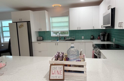 Lake Worth Corridor Resort | tFamily Retreat | Pool, Hot Tub, Game Room & Outdoor Kitchen at Coconut Trail