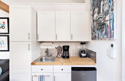 Glenwood Springs Apartment | Cozy Studio, Short Walk to Downtown & Hot Springs