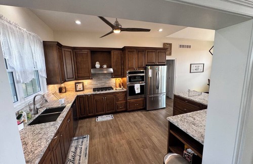 De Mossville House | Owl's Nest Retreat: Sleeps 20, Kentucky Hilltop w/Hot Tub and lots of room!