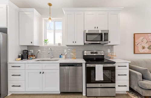 Lafayette House | NEW Roux House Cajun Country Gem Washer/Dryer WiFi