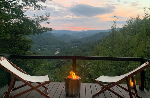 Stockbridge Cabin | 1950s "Retro" Cabin in Vermont w/Breathtaking Views!