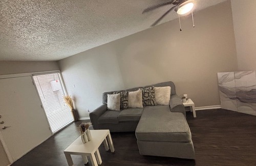 Spring Branch East Apartment | 2-bedroom Apartment Uptown with WiFi, Fitness Room, Pool, AC, Crib, WFH friendly