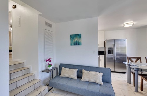 Los Angeles Apartment | 4 Mi to LA Zoo & Griffith Park: Urban Escape!