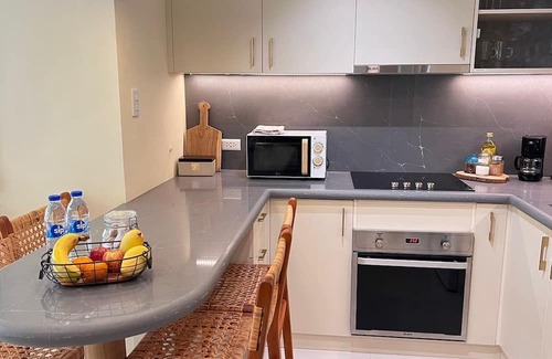 Downtown Apartment | Spacious and Cozy 3-Bedroom Apartment with WiFi, AC in Poblacion Makati
