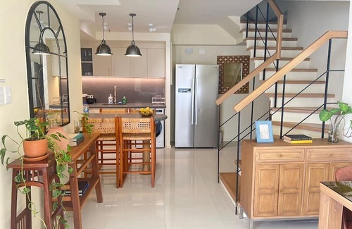 Downtown Apartment | Spacious and Cozy 3-Bedroom Apartment with WiFi, AC in Poblacion Makati