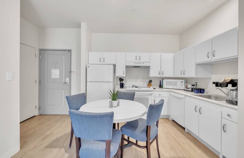 Far North Central Apartment | Simplicity At the Rim 1106 I Comfy 2 Bed 2 Bath