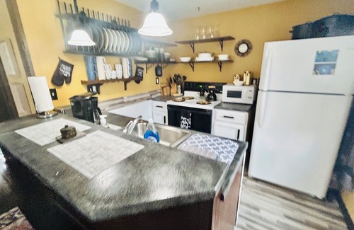 Cedar Ski Chalet | Chalet Near Sleeping Bear Dunes National Lakeshore w/neighborhood golf course.