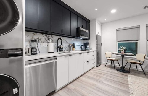 Oak Cliff House | Oasis in Bishop Art-Multifamily Property Sleeps 16