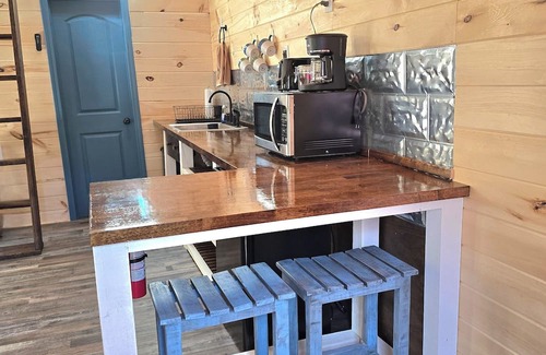 Hartford Cabin | Bigfoot Lodge, Off-Grid Cabin in Hartford, TN