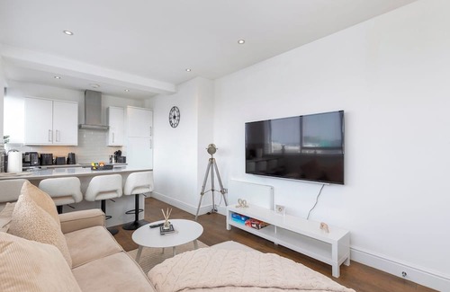 Hove Apartment | 10 minutes from Brighton Pier! | Luxury 2-Bed Hove | Suite Escape