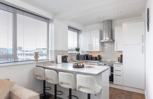 Hove Apartment | 10 minutes from Brighton Pier! | Luxury 2-Bed Hove | Suite Escape