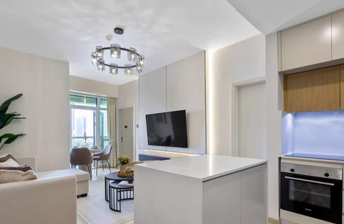 Jumeirah Lake Towers Apartment | Stylish 1 Bedroom near metro station in JLT