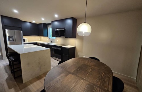 Rosewood Apartment | Modern 2 bed, 2 bath with backyard located near USC, Fort Jackson, and Prisma.