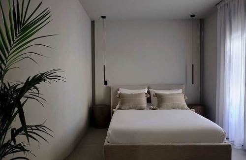 Khalandrion House | Endearing Athens Suite | Helios Suite | 1 Bedroom | Private Furnished Balcony | Prime Location | Chalandri