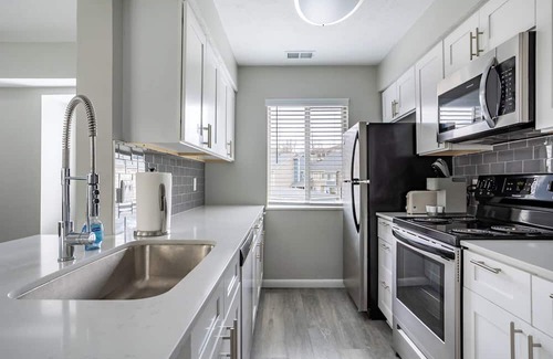 Indianapolis Apartment | Barsala l 2BD w/Fast Wi-Fi + Pool & Gym Access