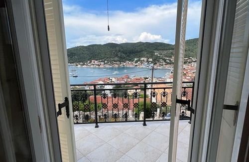 Vathy House | 3-bedroom house in charming Ithaki with AC, WiFi. Live the Greek dream
