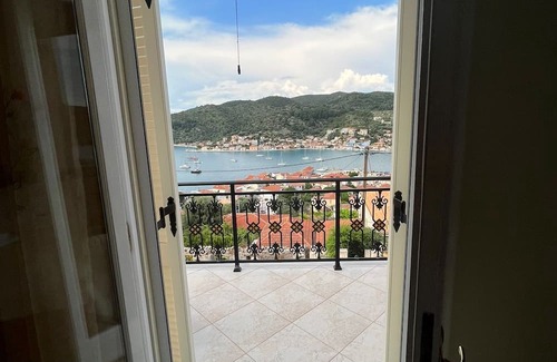 Vathy House | 3-bedroom house in charming Ithaki with AC, WiFi. Live the Greek dream