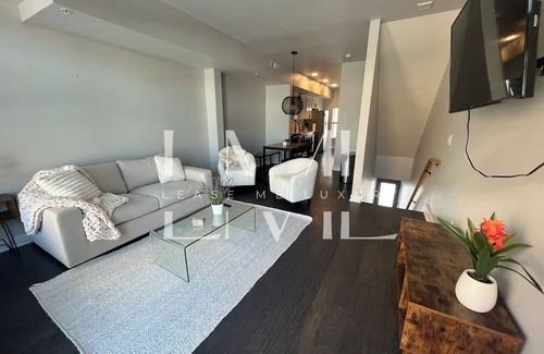 Ohio City House | 2-bedroom Corporate townhome in cool Cleveland with WiFi, AC, fitness room