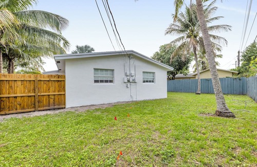 Oakland Park Apartment | Cozy & Bright 2-Bedroom Apt Oakland Park Gem 15 Min to Beach & Pet-friendly