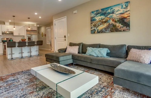 Ampere House | Spacious 6 Bedroom Home with NYC Access & Parking