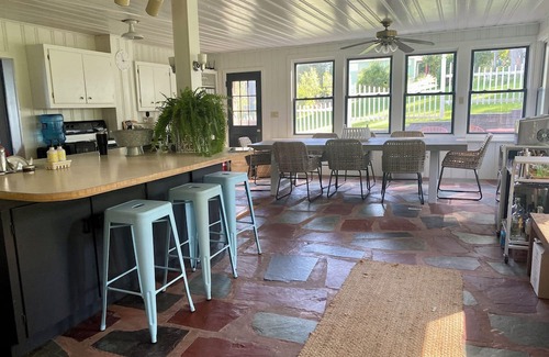 Cooperstown - Otsego Lake Cabin | 4-bedroom Lakefront Cabin in Cooperstown with AC, walk to Glimmerglass Opera