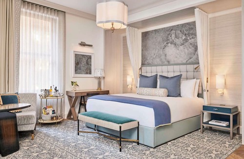 Financial District Hotel | 2 Connecting Suites at a 5⭐️ Hotel