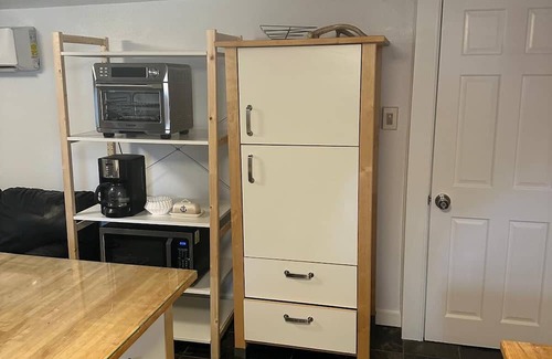 North Rose Hill Apartment | Cozy 1-bedroom apartment in delightful Kirkland with WiFi, AC
