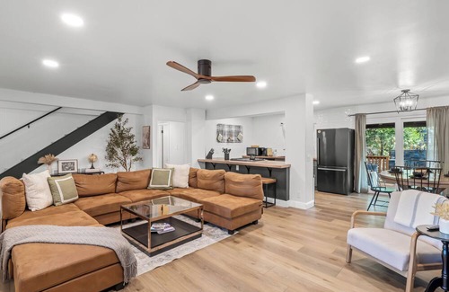 Oakhurst House | 2 Units! 9 Bed/5 Bath, 2 Hot Tubs, 2 Game Rooms! Main House + Barn!